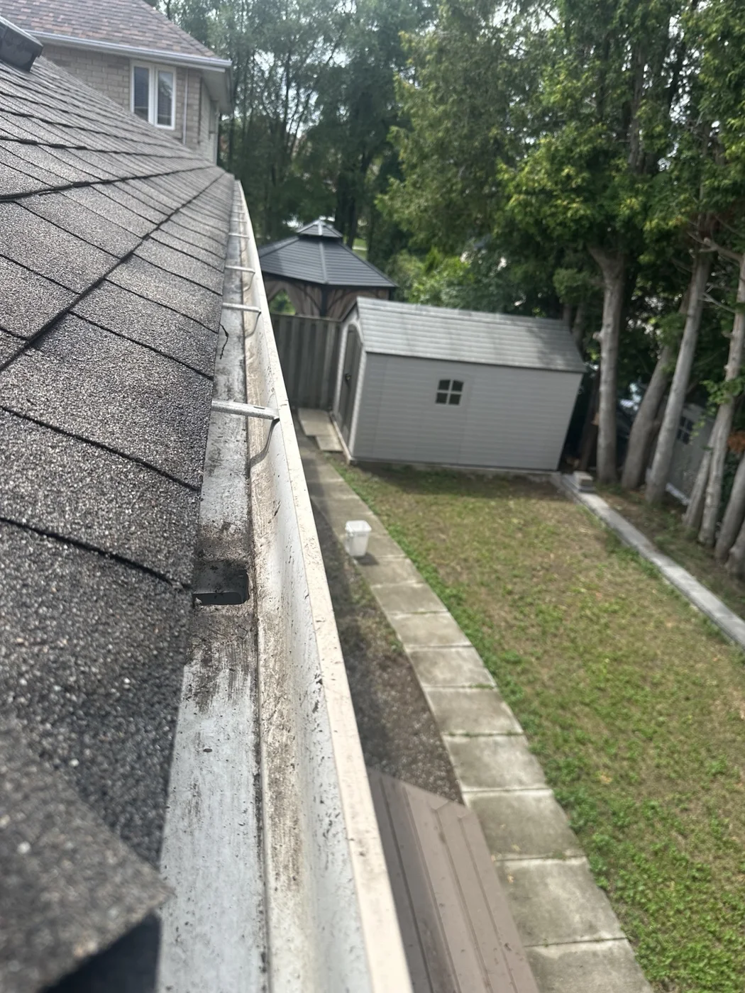 Gutter cleared of leaves and debris